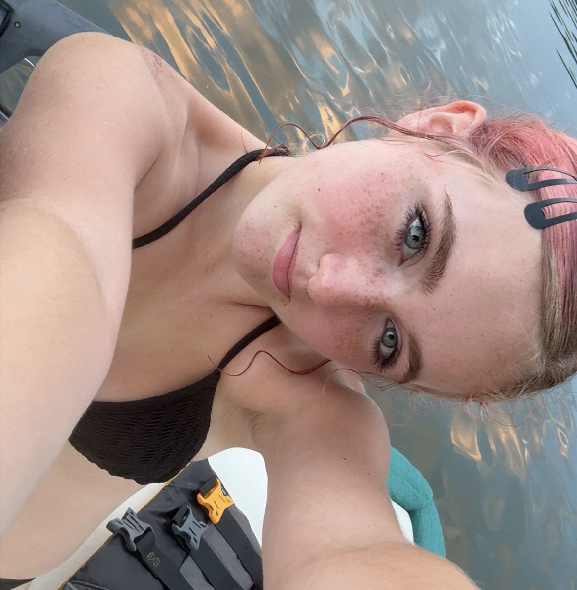 iindaparty's tweet photo. face reveal kind of idk the last time i showed my face i was bald and also a boy i think https://t.co/6f2rTQkSVf