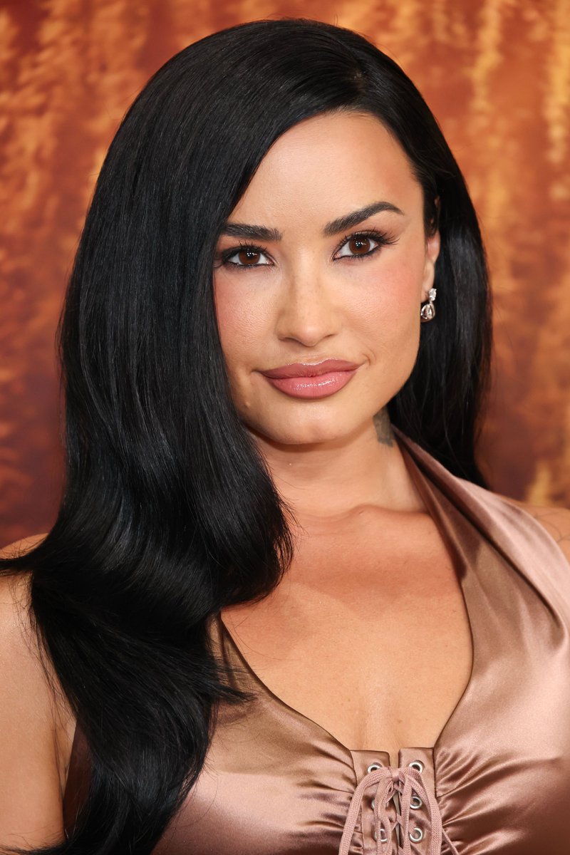 21metgala's tweet photo. Demi Lovato attends the Los Angeles premiere of Disney's "Camp Rock 3". https://t.co/jQkzTyyWiS