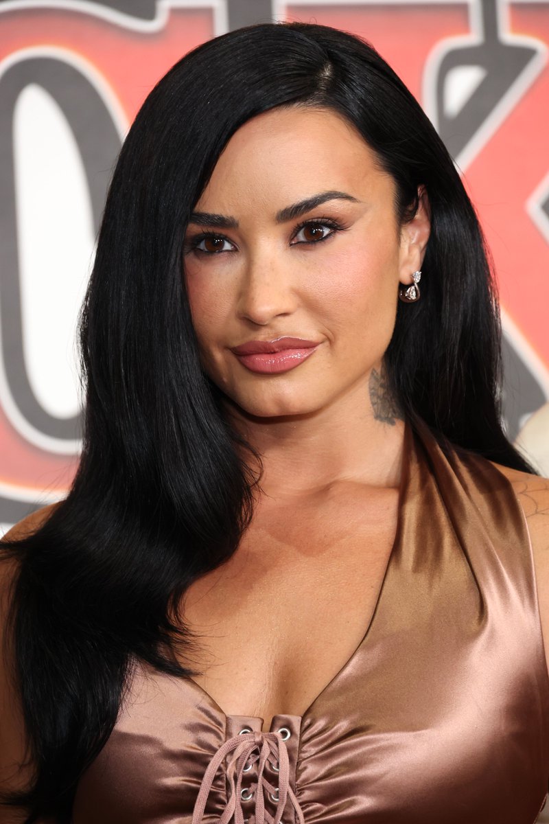 21metgala's tweet photo. Demi Lovato attends the Los Angeles premiere of Disney's "Camp Rock 3". https://t.co/jQkzTyyWiS