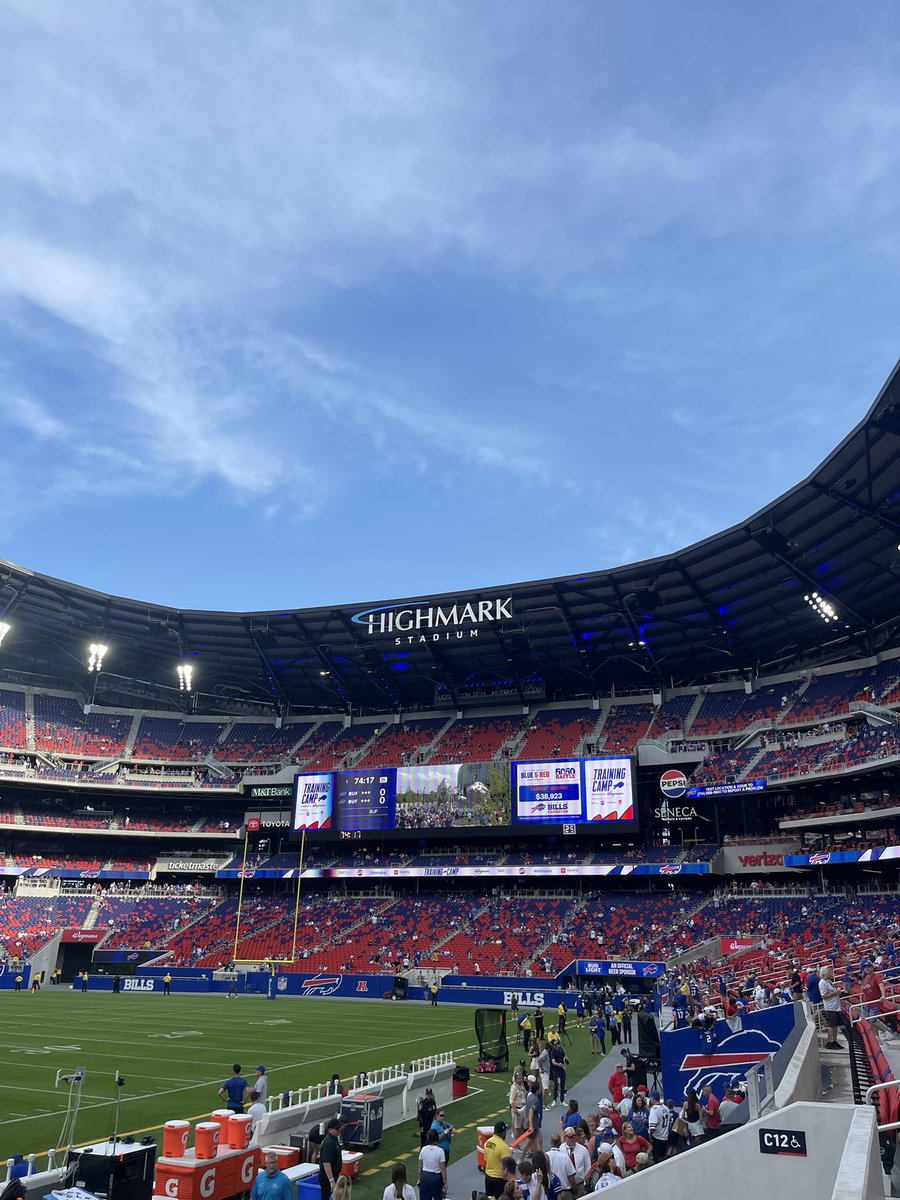 moonlightusa's tweet photo. The new stadium took my breath away. I can’t wait for Saturday’s preseason game! https://t.co/USQpwFBJKv