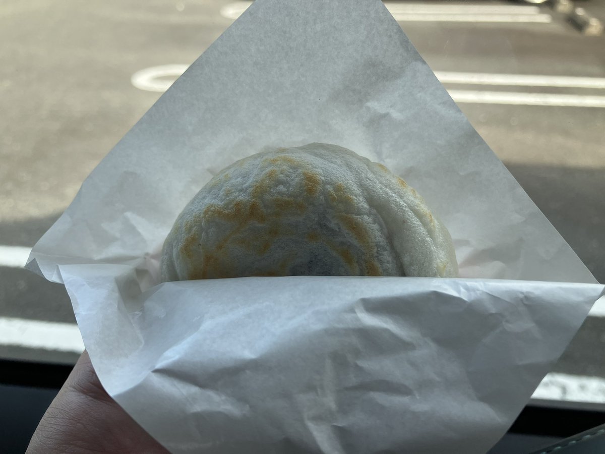 FTR223_Maximum's tweet photo. #太宰府天満宮 #梅ヶ枝餅
焼きたては餅が軽くモナカ寄りの食感で個包装の持ち帰りでいつものモチっとした感じに変化します。 https://t.co/LtpT4kZQzV