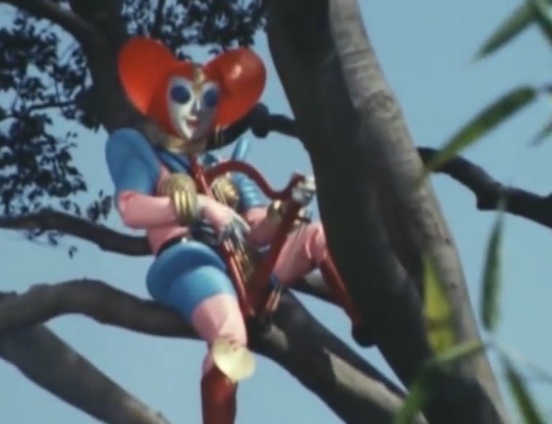 Felis4Man's tweet photo. @offfhandway It's a recurring thing in Kikaider series, where characters would make an entrance playing their instruments. Original Kikaider use a guitar, 01 use a trumpet, Bijinder use a harp, and Waruder use a flute. Hakaider is the only one without an instrument, so he just whistles. https://t.co/QrWrPTbX8o