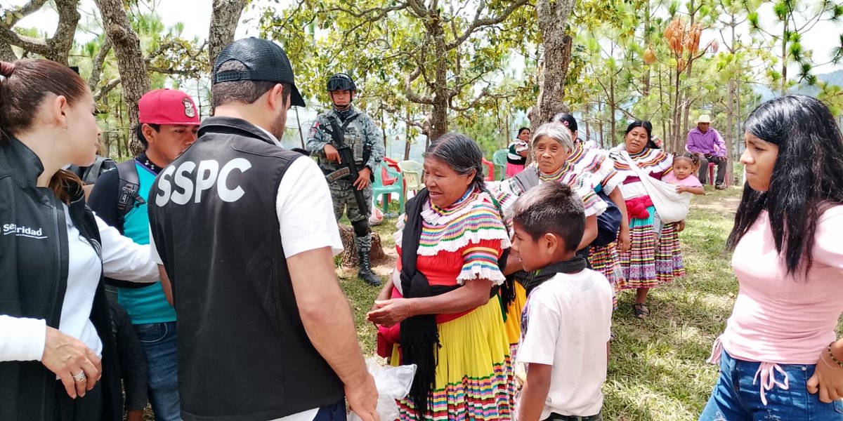 arturomedinap's tweet photo. Garantizar y ampliar el acceso a los servicios de slaud, la educación, los servicios básicos y los programas de bienestar es una prioridad del Plan Maestro para la Montaña Alta y Baja de #Guerrero.

Con el liderazgo de la presidenta @Claudiashein y la coordinación de la secretaria de @SEGOB_mx, @rosaicela_, las dependencias del @GobiernoMX colaboran con autoridades estatales para restituir derechos, mejorar las condiciones de vida y consolidar la paz.