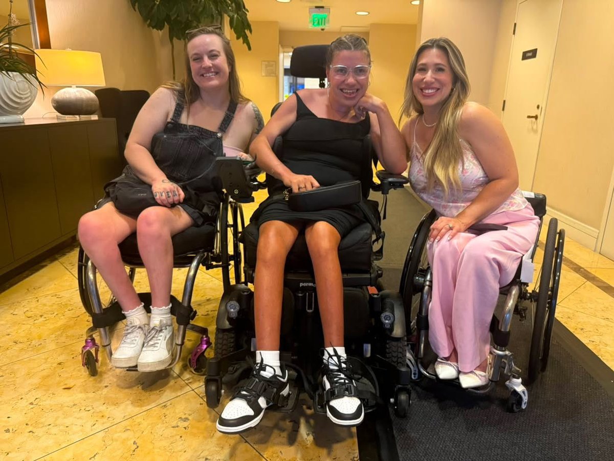 hogan415's tweet photo. @ChelsieHill I had the best time at RE this year. Can’t wait for next year. 🩷✨ https://t.co/gNJCitLARE