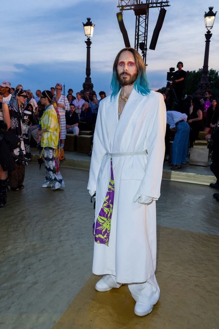 JaredLeto365043's tweet photo. Jared Leto 
Take a step back and evaluate: are things really that bad, or are you overthinking them?. https://t.co/r06WNeIHdr