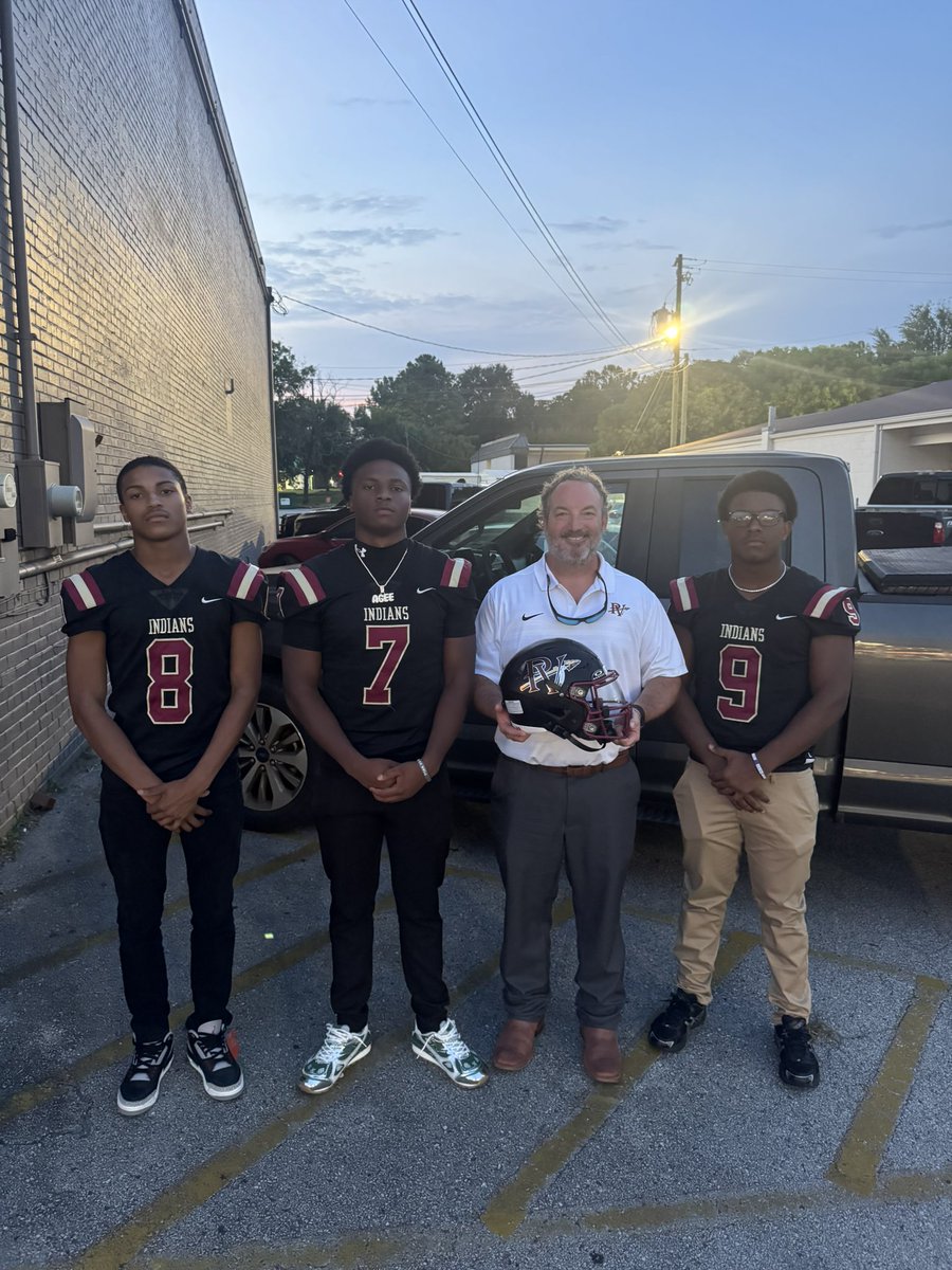 Pinson_Fball's tweet photo. Special thanks to the @TrussTribune and Johnny Sanders for having us tonight at media day. https://t.co/OpFxsAUqcq
