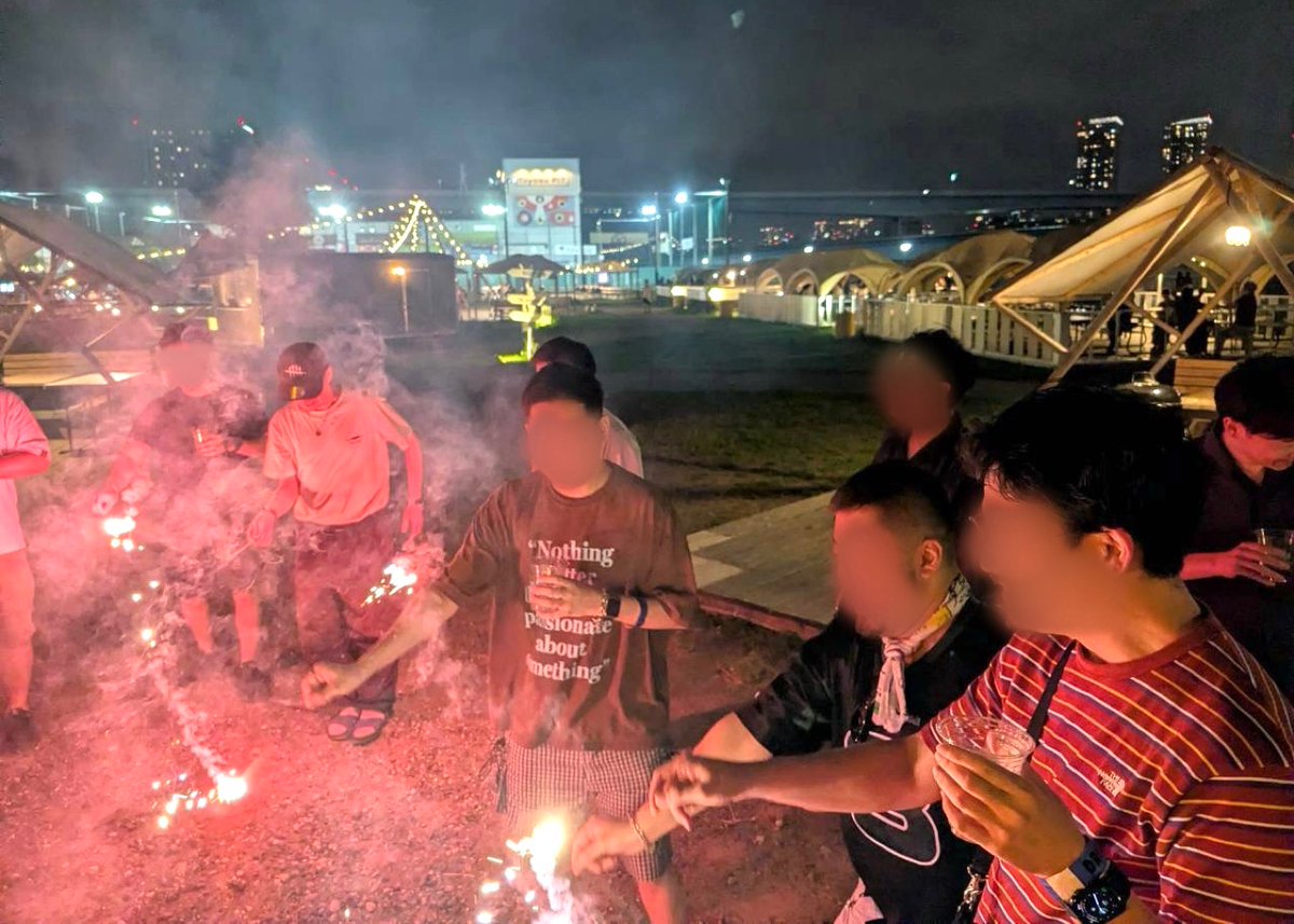 risonare_sb's tweet photo. 【第4回に向けて👊】
決起会という名のBBQ🍖イベントでした！

当団団長の誕生日も近かったこともあり、
ケーキプレートならぬ、
バーベキュープレートでお祝いしました🍰

暑さも気にせずメンバーそれぞれに楽しんでいて、
演奏会に向けて士気が高まりました❤️‍🔥❤️‍🔥

（イベント担当に感謝です🙇‍♂️） https://t.co/CEAgnIS82v