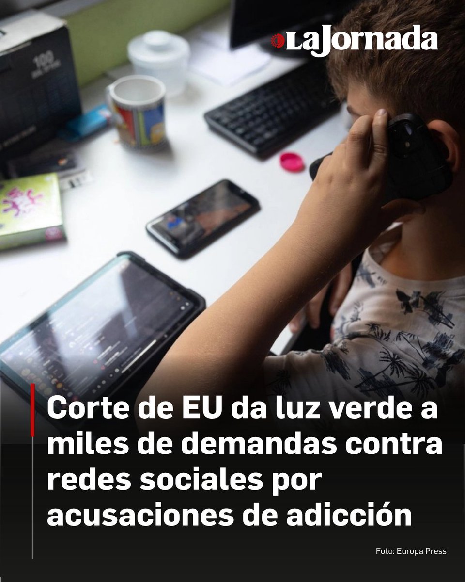 lajornadaonline's tweet photo. Una corte de apelación de EU autorizó que sigan adelante miles de demandas contra Meta, Google, de Alphabet, TikTok, de ByteDance, y otras compañías de redes sociales, por acusaciones de que diseñaron sus productos para que resultaran adictivos a los jóvenes.

La Corte de Apelaciones de San Francisco, rechazó la petición de las empresas de revocar la sentencia de un tribunal inferior que les obligaba a hacer frente a unas 2 mil 400 demandas presentadas en tribunales federales. 

Lee la nota: https://t.co/8pOVMw6dzx