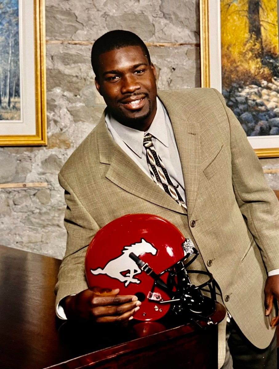 CFLLATENEWS's tweet photo. "FUCK YOU, I'M MARCUS CRANDELL!"
In 2001 - excluding preseason - Marcus Crandell was in the lineup for 28 football games.
OK.
After slamming some XFL asses, Crandell eventually got control of the Stamps QB job and led them to a Grey Cup where he was named MVP.
#CFL #XFL https://t.co/QeWtLvjwCi