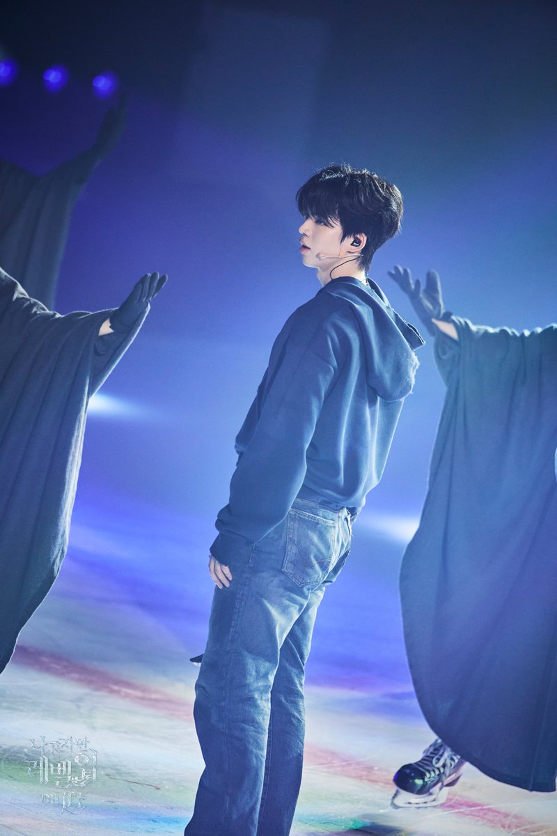 k_iceshow's tweet photo. #아이스쇼 #나혼자만레벨업onICE
𝑺𝒐𝒍𝒐 𝑳𝒆𝒗𝒆𝒍𝒊𝒏𝒈 𝒐𝒏 𝑰𝑪𝑬

공연 사진

성진우 #차준환

일어나라
새로운 나의 힘을 깨워
어둠으로 다시 태어나
나의 군대가 되리라

2026.08.07-08.17
목동 아이스링크 https://t.co/FSTbiHv8GW