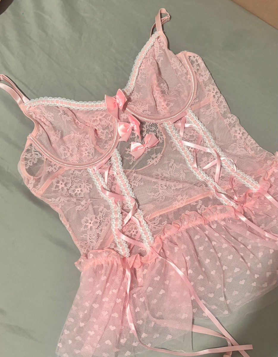 ValeriaVersx's tweet photo. Miren que lindo regalo de uno de ustedes, muchas gracias me encantó . Alguien me lo quiere ver puesto ???? https://t.co/jRZZUwF6QK