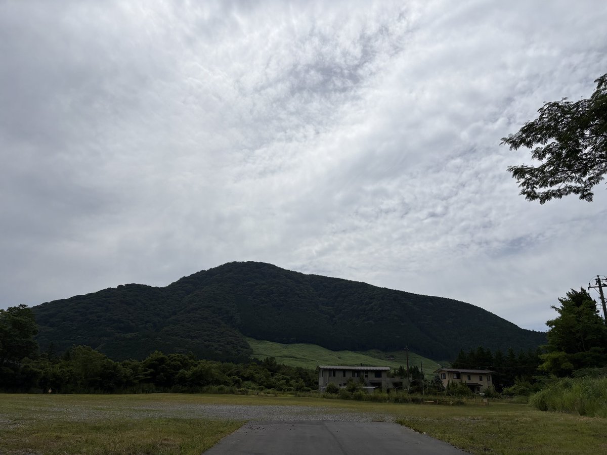 uosei2007's tweet photo. おはようございます✨
8月11日(火)
今日は　#山の日 🏔️🏕️

Welcome to Hakone Sengokuhara！

緑豊かな箱根・仙石原の自然の中で、ゆっくり深呼吸してみませんか？🍃

皆さん、今日も素敵な一日をお過ごしください‼️
　
本日も宜しくお願い致します🙇‍♂️✨

#箱根 #hakone #仙石原 https://t.co/vc1jFPT18U