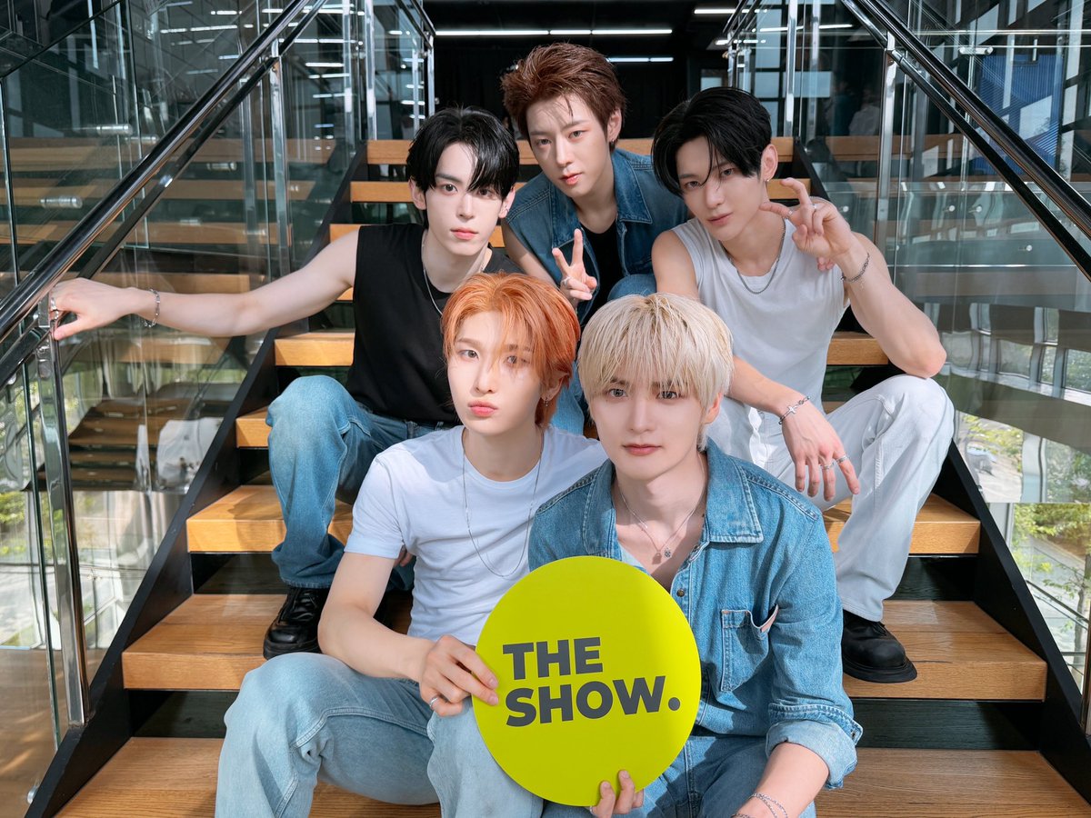 theshow_offcl's tweet photo. 뎅이들. #NOWZ 가 
이를 갂고🙄❓이를...🦷 닦고(?)
아니🙅🏻🚨 이를 갈고🤣💦
네(yes)｡ 이도 닦고🦷🪥 이도 갈고😬💢
열심히 준비한 #Achilles 무대는
하루 중 가장 노릇노릇한 시간대인 오후 6시‼
#더쇼 에서 보는 게 가장 아름답다고 합니다😻
비주얼, 실력, 퍼포먼스 전부 갖춘 #나우즈 
그대들이 더쇼의 Achilles Boy다...⭐⭐

@CUBE_NOWZ