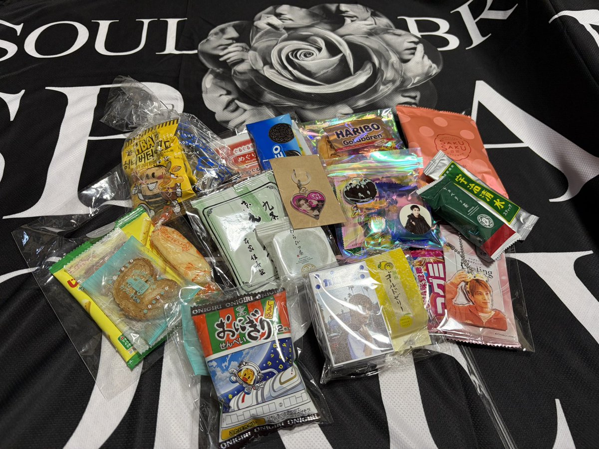 chako_gun_3JSB's tweet photo. みなさま(MATE面々)より頂きましたお土産の数々…
ご挨拶もままならず手🖐️を出しただけの方もみえるやもしれません🙇🏻♀️💦
失礼がありました方にはここでお詫び申し上げます😅
本当に楽しいLANDファイナルでした🥳
三代目🌈にもMATEの皆様にも感謝🙏
#JSBLANDFINAL https://t.co/UzNjO3k5MI