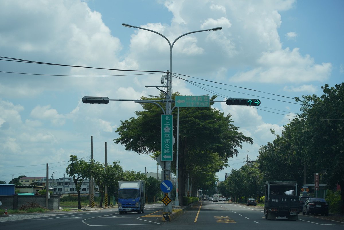 taiwan_15's tweet photo. 高速道路、自分で運転するのは初めてだった！
ETCは道路の途中にあるから料金所がなくて、1日一定区間は無料なのが日本との違い https://t.co/v8RJCTHOcg