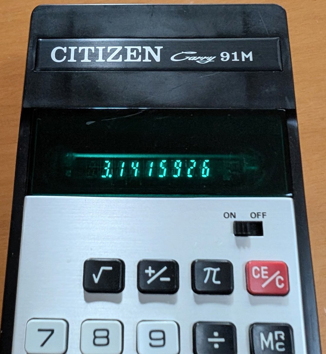 sentoki's tweet photo. ずっと欲しかったシチズン・ビジネス・マシーンズの電卓を入手。円周率キーがある機種。 https://t.co/8isanSI0Mi