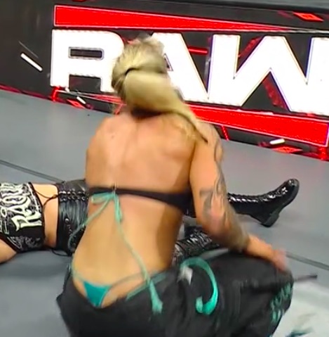 WrestleFeedApp's tweet photo. Sol Ruca on RAW https://t.co/Q2p9Kjef8l