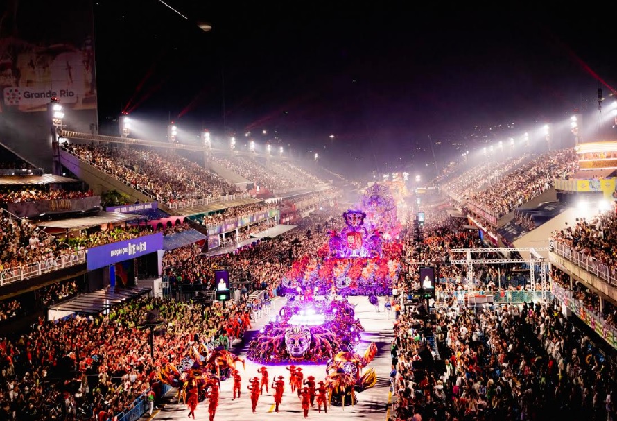 scarnavalesco's tweet photo. Com ingressos esgotados, venda geral dos ingressos do Grupo Especial do Rio para 2027 atrai 15 mil interessados

Leia no https://t.co/eN2HdNvUQB https://t.co/pQSJdVzUWg