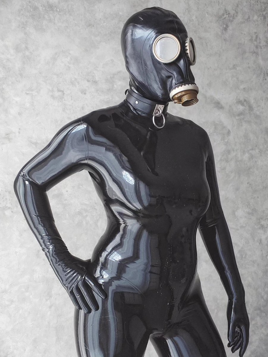 rezentai's tweet photo. Spend 3 hours in this rubberdoll mode, while locked in chastitiy cage and plugged with a butt vibrator from fully charged until the battery is empty is a wild experience 😂🤪 https://t.co/RNXJvaMr0t