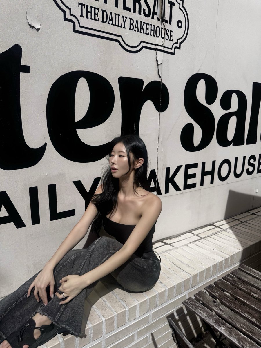 _daheeda's tweet photo. 여름 바이브🖤 https://t.co/GgCZGwoe9M