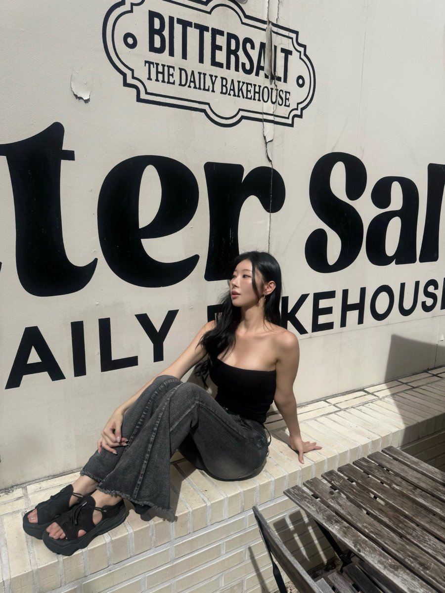 _daheeda's tweet photo. 여름 바이브🖤 https://t.co/GgCZGwoe9M