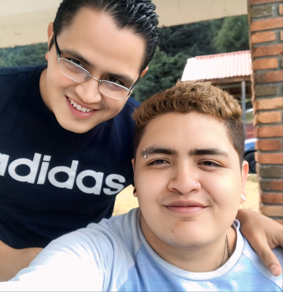 kevtaus's tweet photo. The best brother! 😎 https://t.co/eP6JjNwZ1A