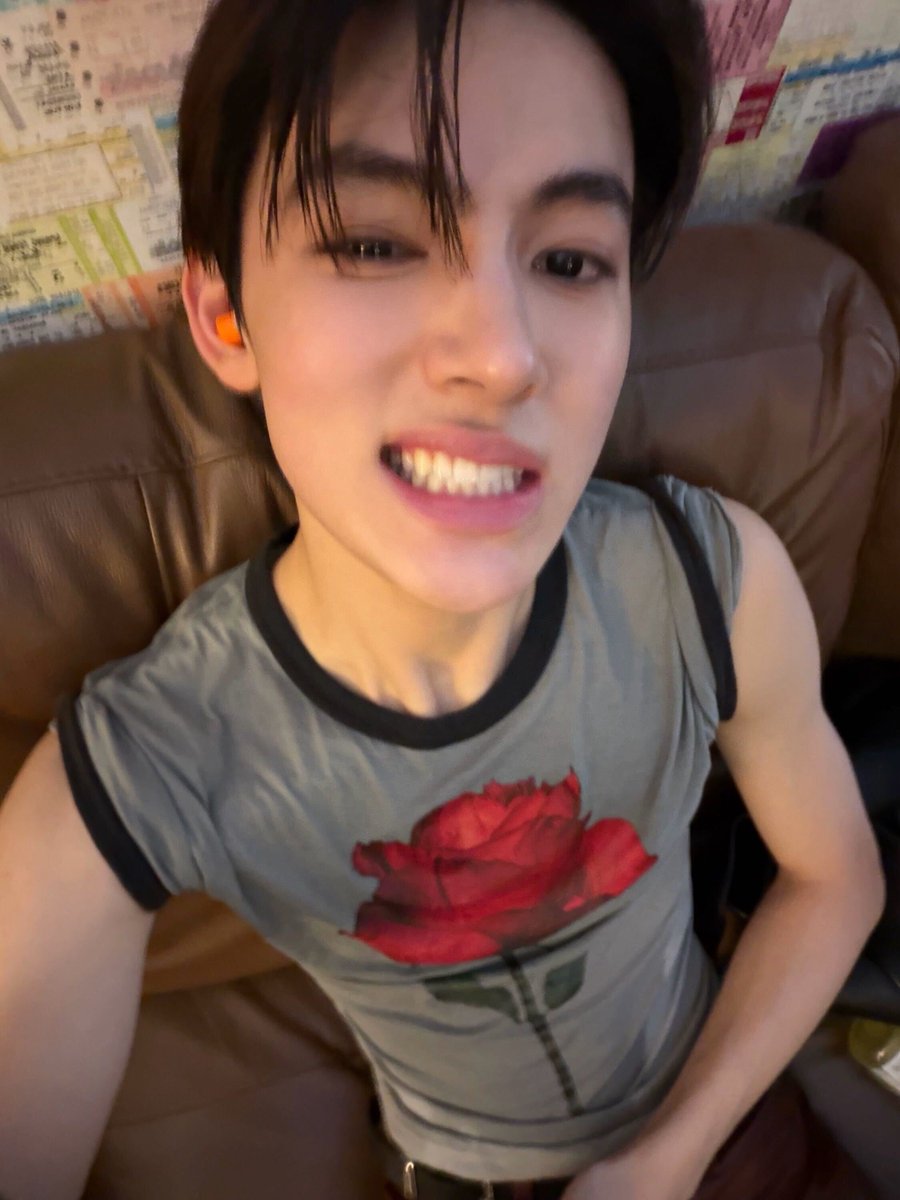 cortisinawvrse's tweet photo. [260811] WEVERSE POST

ATL
❤️‍🔥❤️‍🔥❤️‍🔥

#CORTIS #코르티스 #SEONGHYEON #성현 #GREENGREEN
🐼 https://t.co/cHIfmXNdfu