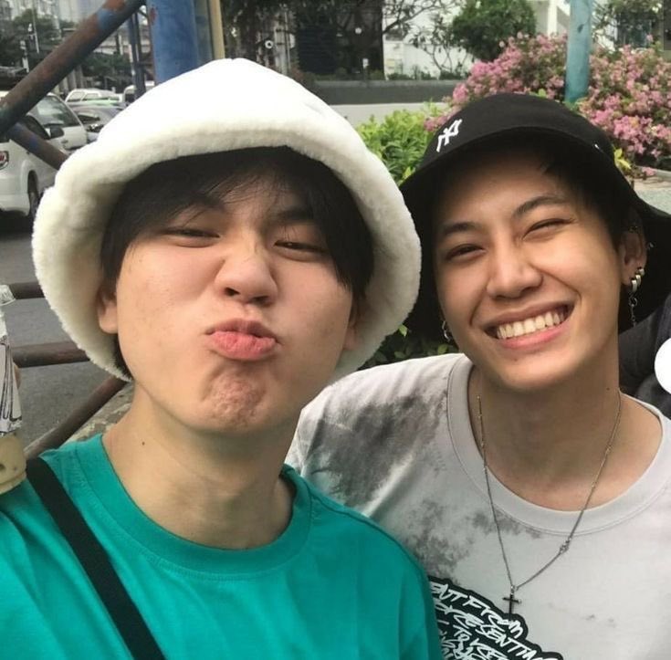 hanmizus's tweet photo. i love bounprem so much they’re my fathers i worry about and support like YES i will watch your show about vampires because i love you<3 https://t.co/SjkrsJWKKF