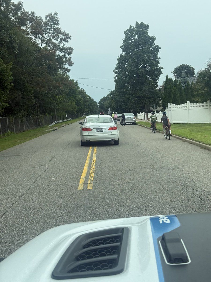 netslover23112's tweet photo. 90 year old marine veteran AND 5 bikers on the road #justtakemealready https://t.co/iDOnvHO8kG