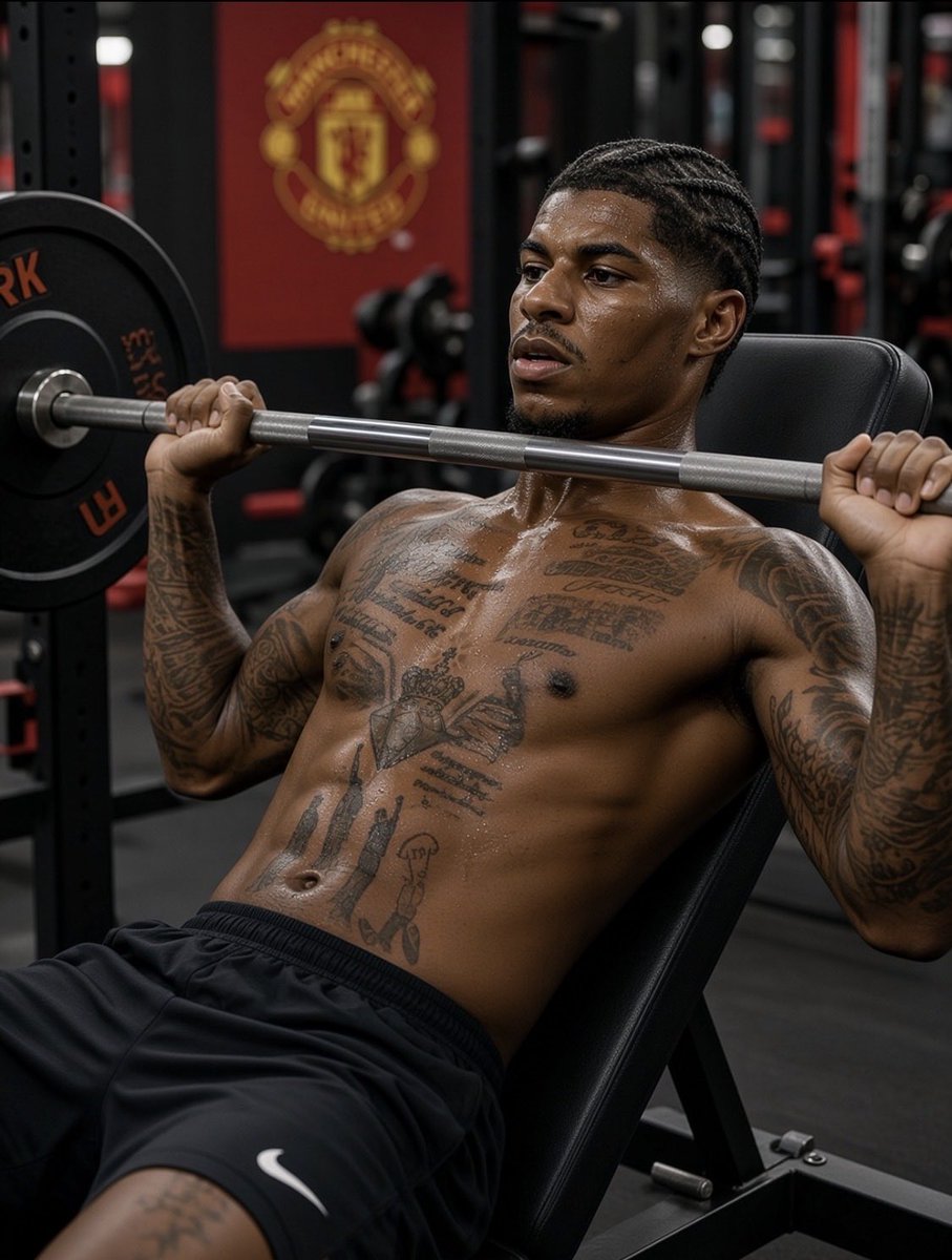MarcusxRashford's tweet photo. Hard work.💪🏾🔥

@SocialSight https://t.co/0et2s4D7Sg
