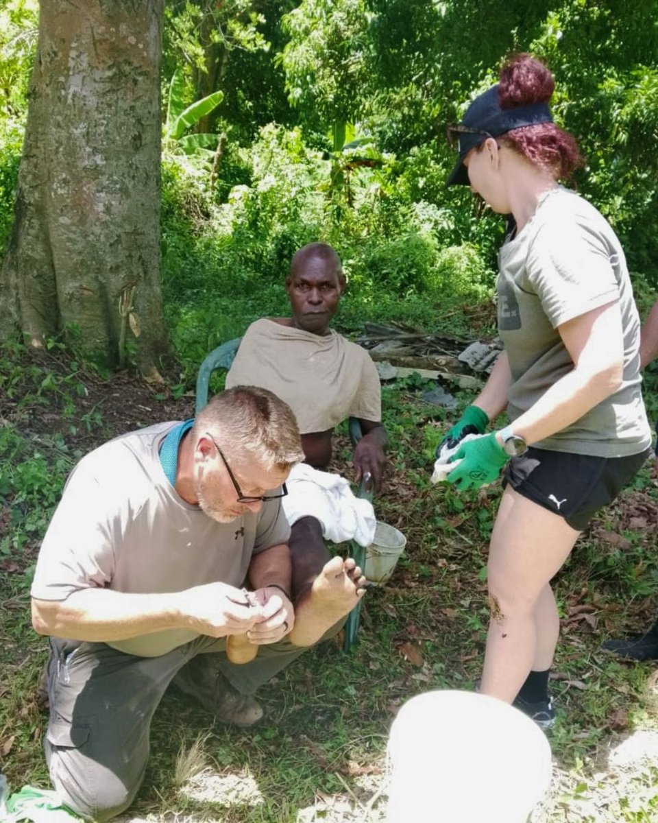 ACExperienceOrg's tweet photo. We treat our AMI elders with an incredible amount of love and care. Clive recently received a full body massage, pedicure, manicure, shower, and lotion rub from a group of volunteers. 💛

#MobileInfirmary #ElderCare #ServeYourElders #Community #AMI #AmericanCaribbeanExperience https://t.co/wyIh7sZYu3