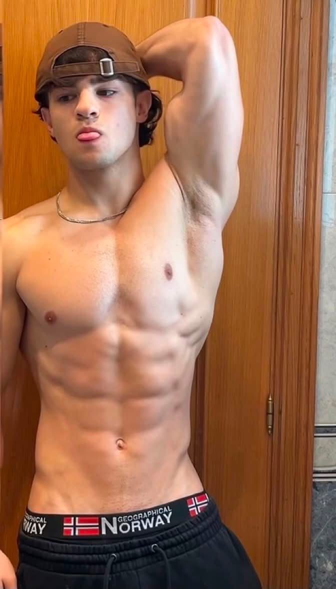 Justessex's tweet photo. Pits and caps again… it’s an addiction 🥵 https://t.co/mhNcy6j2Vv