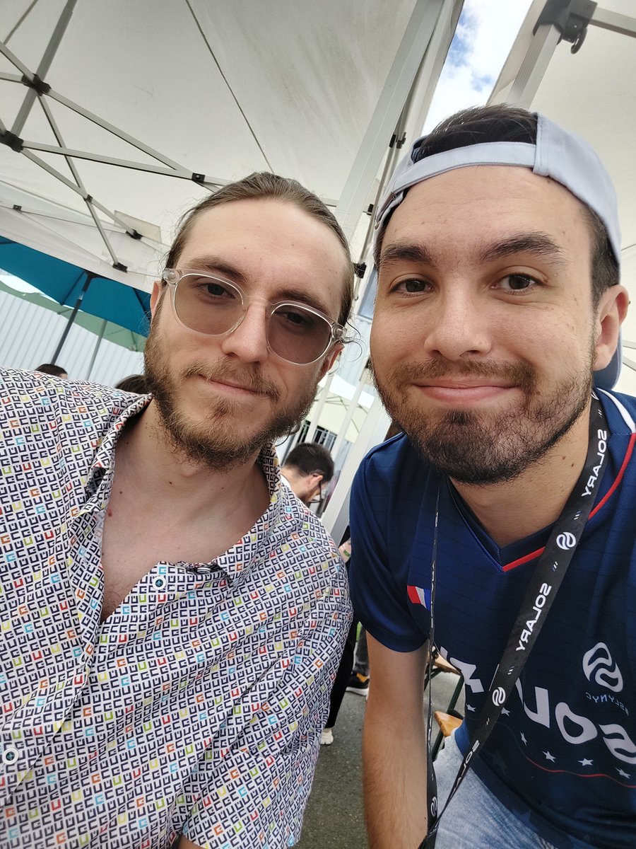 DuskCrow08's tweet photo. @Sloorklegend @karsham125 @VentoAureo230 @__Tiroxx 1 Jour 1 Selfie : Jour 7 avec @Media_ware 
Petite journée sur LoL, j'ai spam Bel'Veth supp mdrr en vrai c'est débile le changement sur ce patch 😂
(Oui c'est même homme sur les deux photos mdr) #SLYWIN https://t.co/D09RbCVSr9