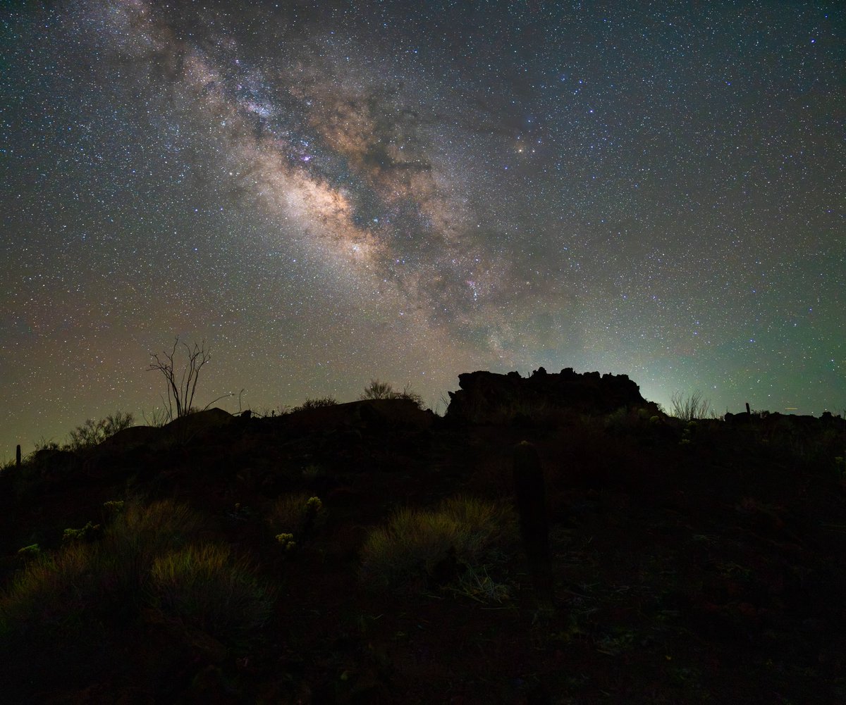 GGerardox2's tweet photo. Así más o menos es acampar en la Biosfera “el pinacate” y el gran desierto de Altar. 
SONORA🌵❤️ https://t.co/PtvCG7rIf3