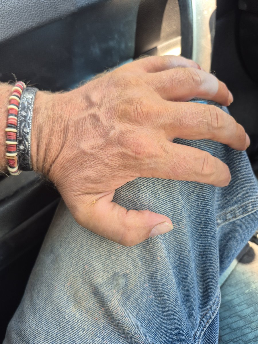 darkmemories23's tweet photo. @FeralButterfly0 Man hand Monday https://t.co/4KNGhfV37p