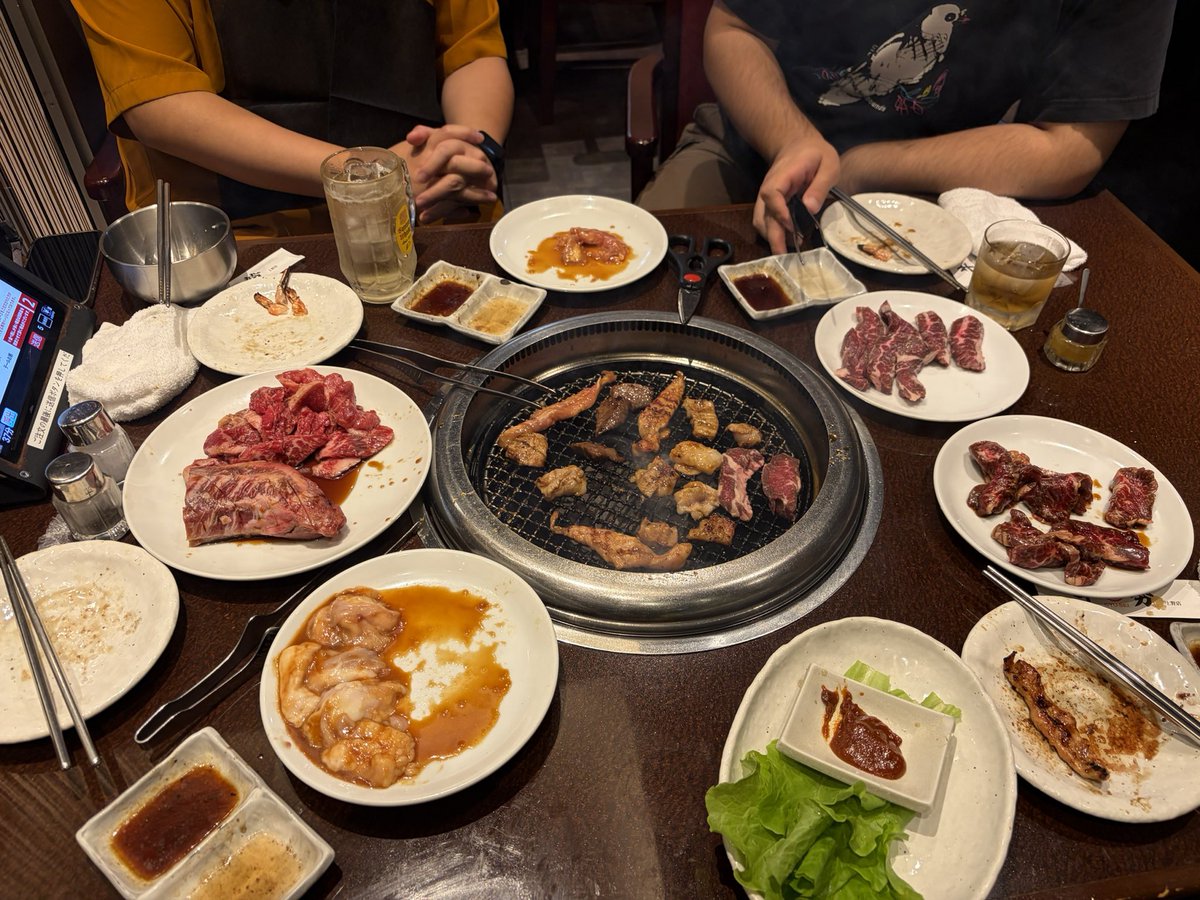 Shun4BLACK's tweet photo. 肉に集まった4人 https://t.co/923vZpgPF3