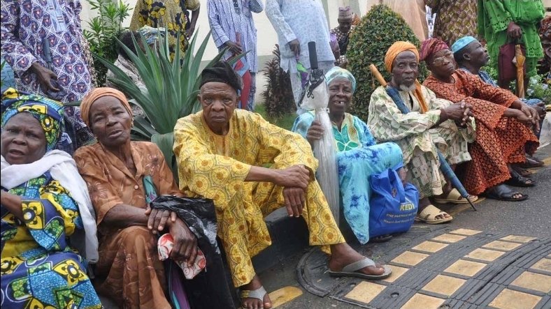 Naija_PR's tweet photo. Ondo’s 18 local governments have begun paying ₦20,000 monthly stipends to about 5,400 elderly residents aged 70 and above, with plans to increase the number of beneficiaries. https://t.co/9rP88AGH40