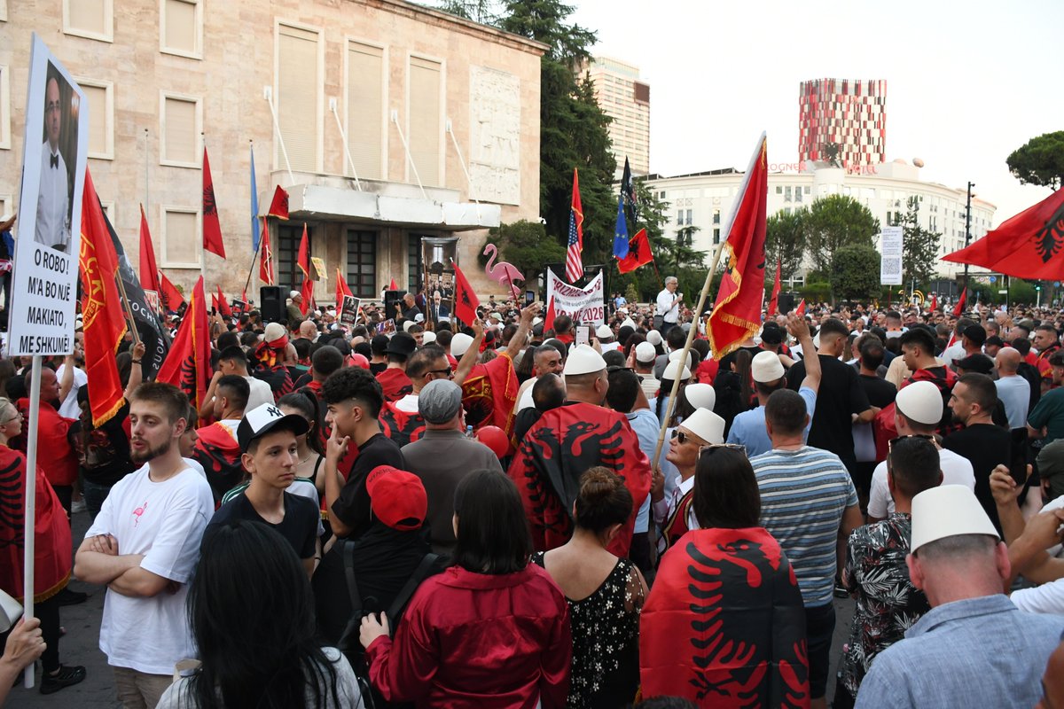 ReadBPdaily's tweet photo. Villagers in Albania wrote to Jared Kushner's development firm nearly two years ago, warning that the land for his $1.4 billion luxury resort was allegedly stolen by a suspected gangster accused of forging property records. Kushner's firm went ahead with the deal anyway. 

The chairman later told the Wall Street Journal, "We did not see or hear of any dispute at all." Albanian prosecutors have since charged that gangster with money laundering and dr*g trafficking.