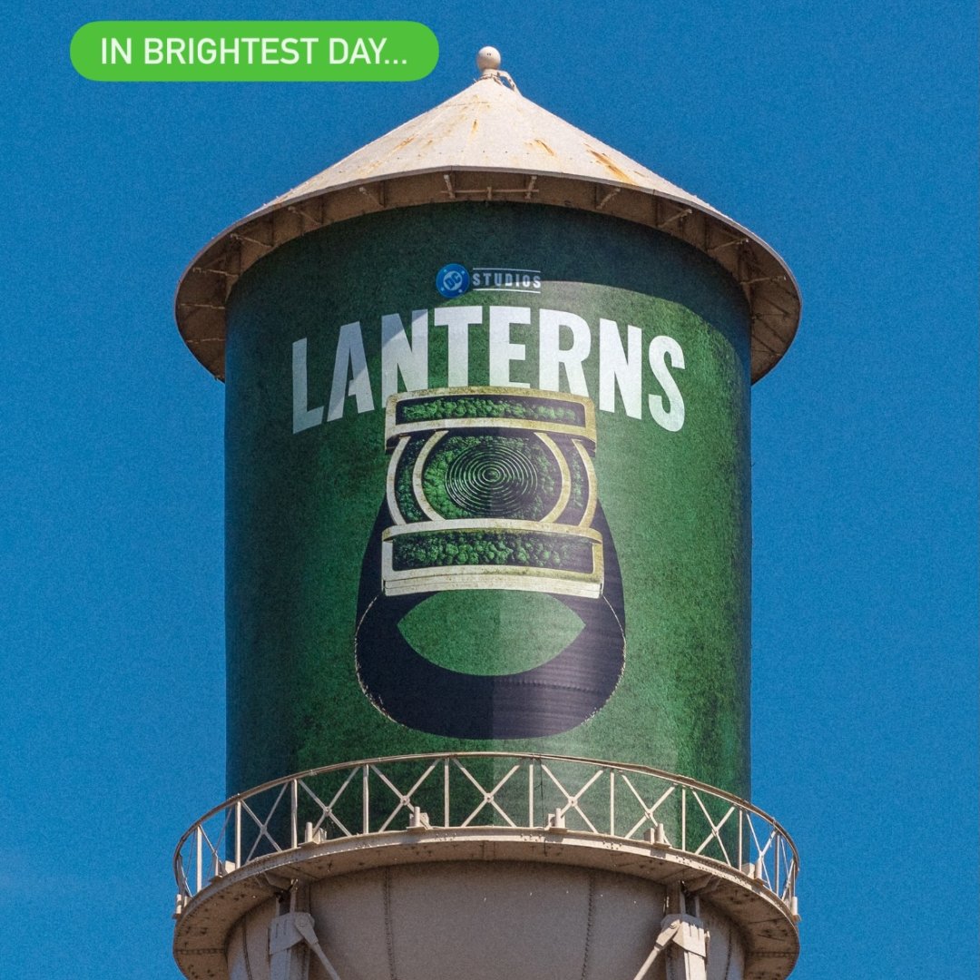 homeofdcu's tweet photo. The Warner Bros. lot is decorated for Lanterns! https://t.co/VbeeNQxSD4