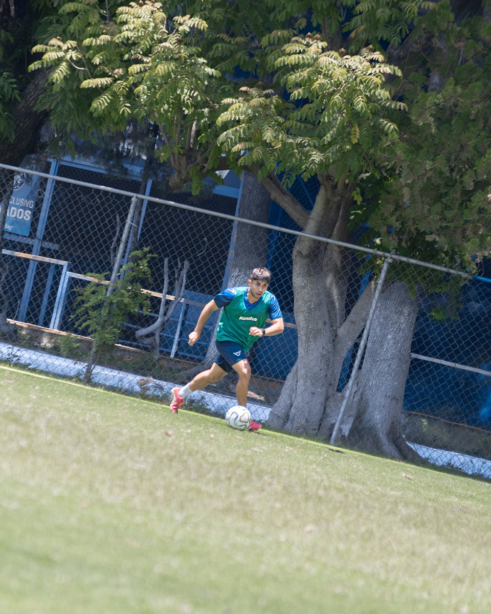TorosCelayaCD's tweet photo. 📸 | ¡LUNES en CELAYA! 🏟️ entreno de inicio de semana para ir amarrado el cierre de la #PreTEMPORADA 💙
¿Están listos para volver a La Casa de #LosTOROS? 🔥
#CELAYAsomosCAMPEONES 🏆 | #ModoAtlético https://t.co/f4pEmJkGZz