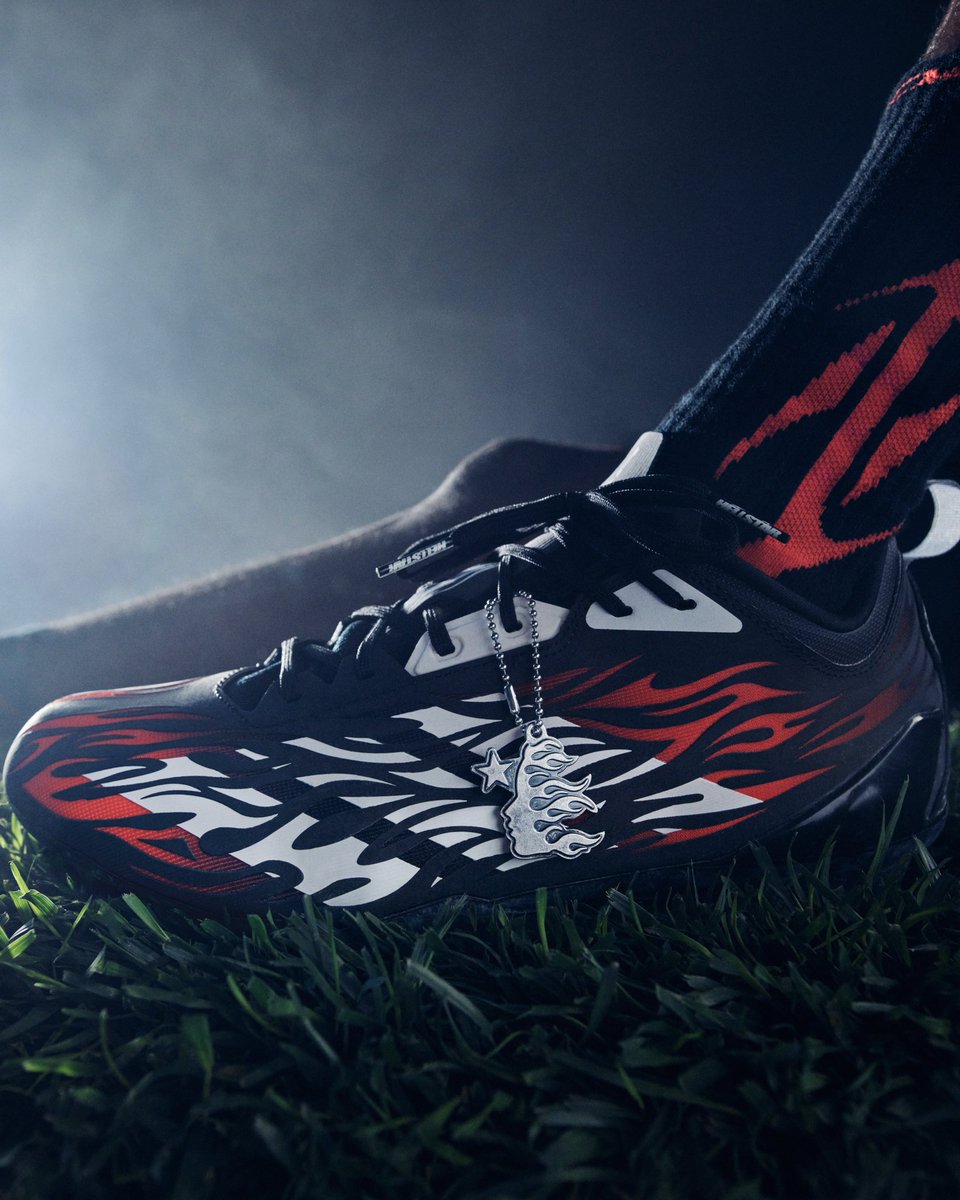 nicekicks's tweet photo. Hellstar officially unveiled its upcoming adidas Adizero Electric II football cleats 🏈🔥 https://t.co/hzkVJuNPwc