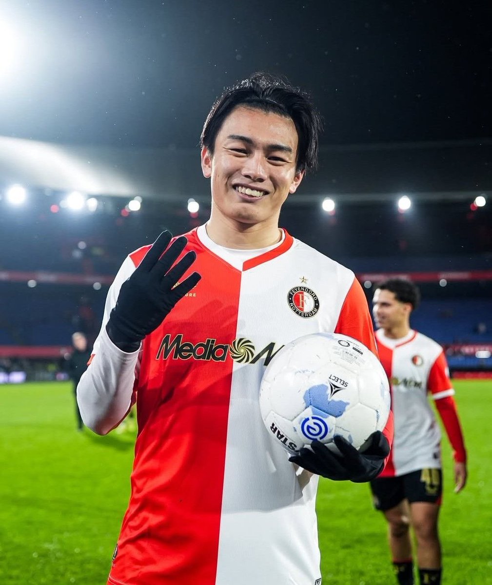CornerReports's tweet photo. 🇯🇵 Ayase Ueda to 🟡🔵Fenerbahçe is one to watch.

Fenerbahçe are monitoring the Feyenoord striker as they continue to assess attacking options for the new season.

Talks could develop if conditions become favourable.

#Fenerbahce #Ueda #Feyenoord #TransferNews https://t.co/Jgbp96tdBU