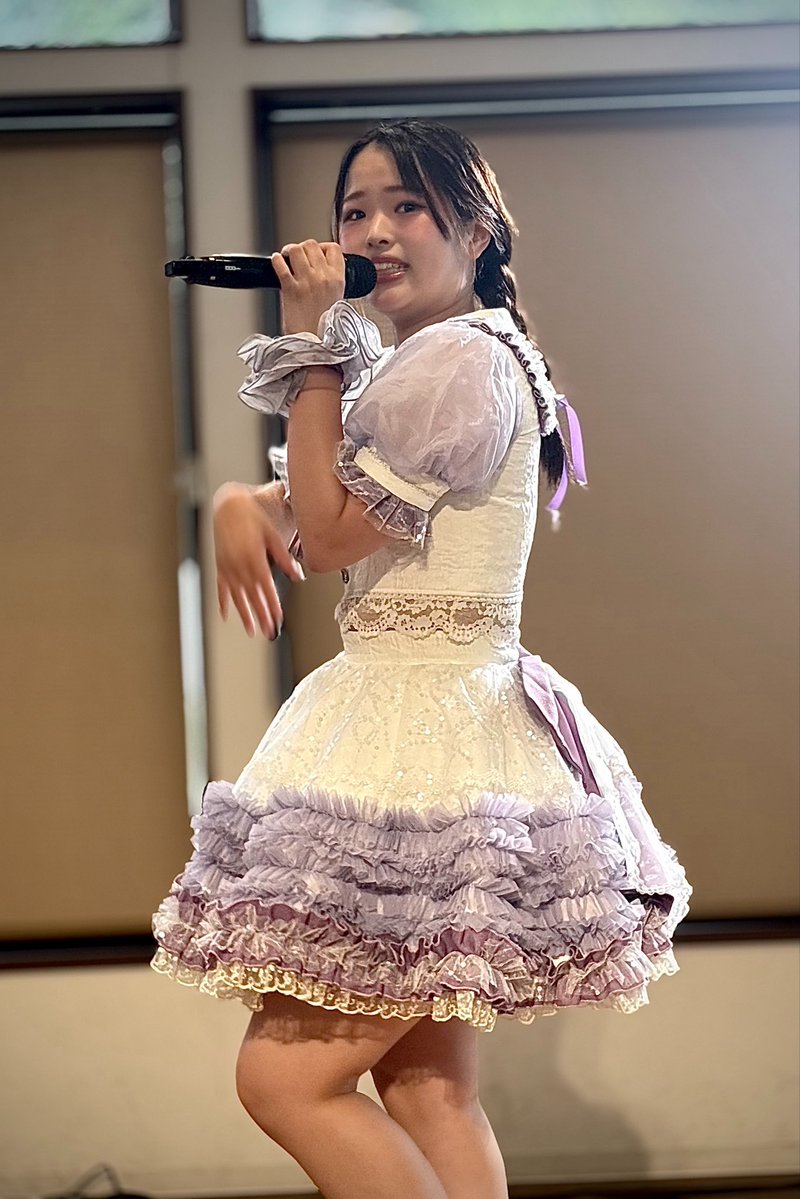 sano_twins's tweet photo. 8.9 末廣農場ステージ
メランポジューム ④
さくらちゃん

東京ドイツ村以来、２週間ぶりにライブ見られて感激！
今回もかわいかった〜😍
素晴らしい！
#メランポジューム
#白井さくら
#末廣農場 https://t.co/cZKAqQHBw3