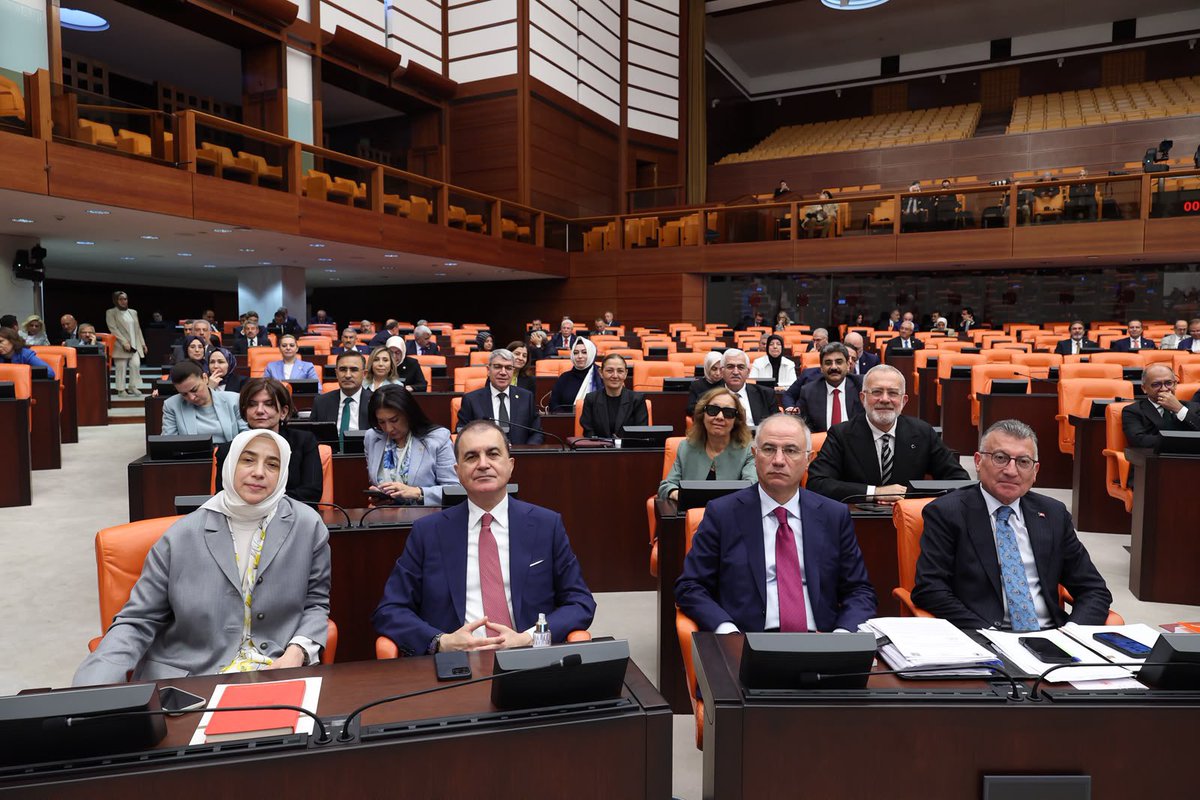 AvOzlemZengin's tweet photo. 290 Sıra Sayılı Millî Dayanışma ve Toplumsal Bütünleşmenin Güçlendirilmesine Dair Kanun Teklifi, TBMM Genel Kurulu’nda 468 milletvekilinin oyuyla kabul edilerek yasalaştı.

Terörsüz Türkiye hedefinde ortaya koydukları kararlı irade için Cumhurbaşkanımız Sayın Recep Tayyip Erdoğan’a, MHP Genel Başkanı Sayın Devlet Bahçeli’ye, TBMM Başkanımız Sayın Numan Kurtulmuş’a ve katkı sunan tüm Milletvekillerimize teşekkür ediyorum.

Meclisimizin geniş bir mutabakatla ortaya koyduğu bu iradenin; milletimizin birliği, kardeşliği ve geleceğimiz için hayırlı olmasını diliyorum. 🇹🇷

@RTErdogan @dbdevletbahceli 
@NumanKurtulmus