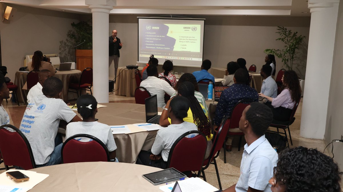 BINUH_UN's tweet photo. Le BINUH a appuyé une session d’information des jeunes sur les objectifs de développement durable et l’architecture du système des Nations Unies en #Haïti, organisée par @UNHaiti, dans le cadre de la Journée internationale de la jeunesse, célébrée le 12 août de chaque année. https://t.co/HX0IsbFRKu