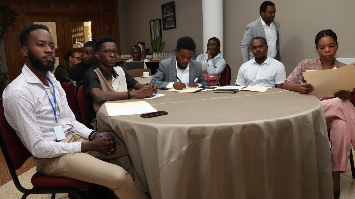BINUH_UN's tweet photo. Le BINUH a appuyé une session d’information des jeunes sur les objectifs de développement durable et l’architecture du système des Nations Unies en #Haïti, organisée par @UNHaiti, dans le cadre de la Journée internationale de la jeunesse, célébrée le 12 août de chaque année. https://t.co/HX0IsbFRKu