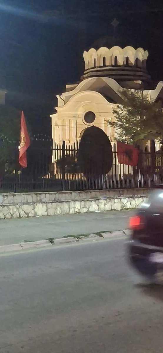 DecaniMonastery's tweet photo. Kosovo Online (English translation): KLA and Albanian Flags Placed on the Fence of Serbian Churches in Lipljan, Police Intervene

https://t.co/8jnBYqKVOv

Flags of Albania and the KLA were placed by persons of Albanian ethnicity on the fences of the Churches of the Presentation of the Most Holy Theotokos and of Saints Florus and Laurus in Lipljan.

While on patrol, Kosovo Police noticed two Albanians placing the flags and soon detained them.

Members of the Kosovo Police subsequently removed the flags.

Metropolitan Teodosije spoke today in Gračanica with U.S. Senator Joni Ernst and expressed concern over the latest developments in Kosovo, as well as the challenges faced by the Church and the faithful in their daily life.

It should be recalled that the flag of the Serbian Orthodox Church was recently removed from the flagpole of this church.

#Kosovo #Incidents #SerbianOrthodoxChurch