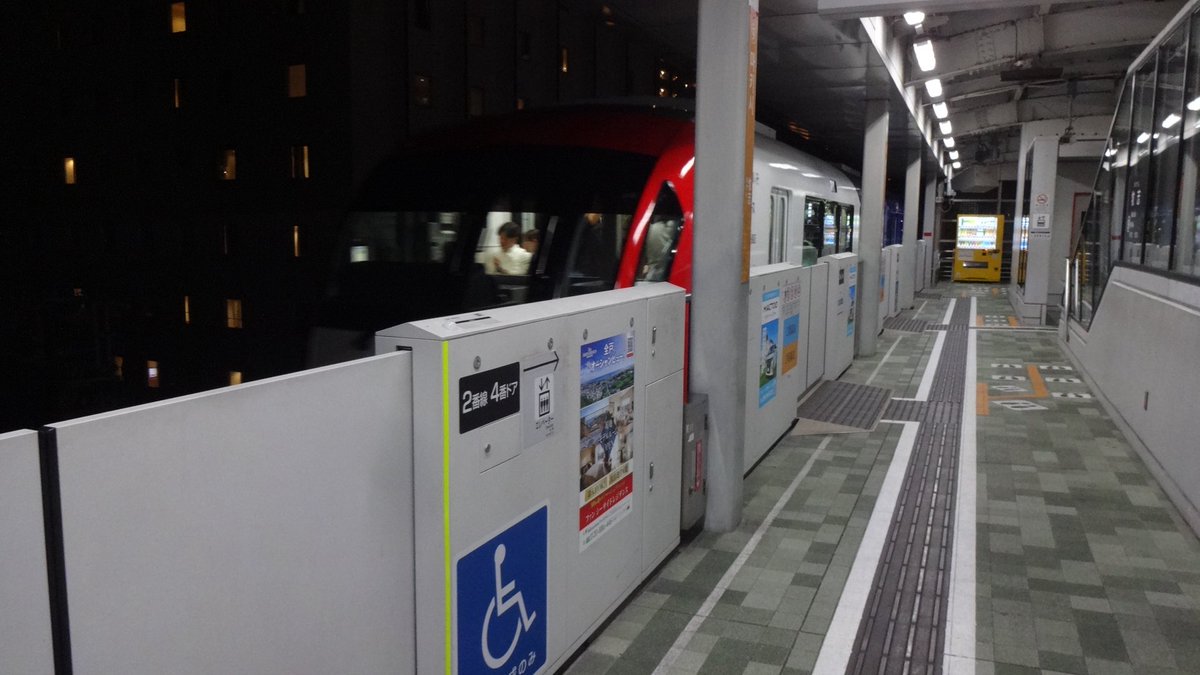 syun_555's tweet photo. 先日のゆいレール 牧志駅

沖縄県那覇市牧志にあり、1面2線ホームの高架駅。隣の安里(あさと)駅とは直線距離で300m程で、開業当時は高い建物が無くホームから同駅を見通す事が出来た。国際通りから一番近い駅で、駅利用者は多いです。 https://t.co/SLGYgKLg8J