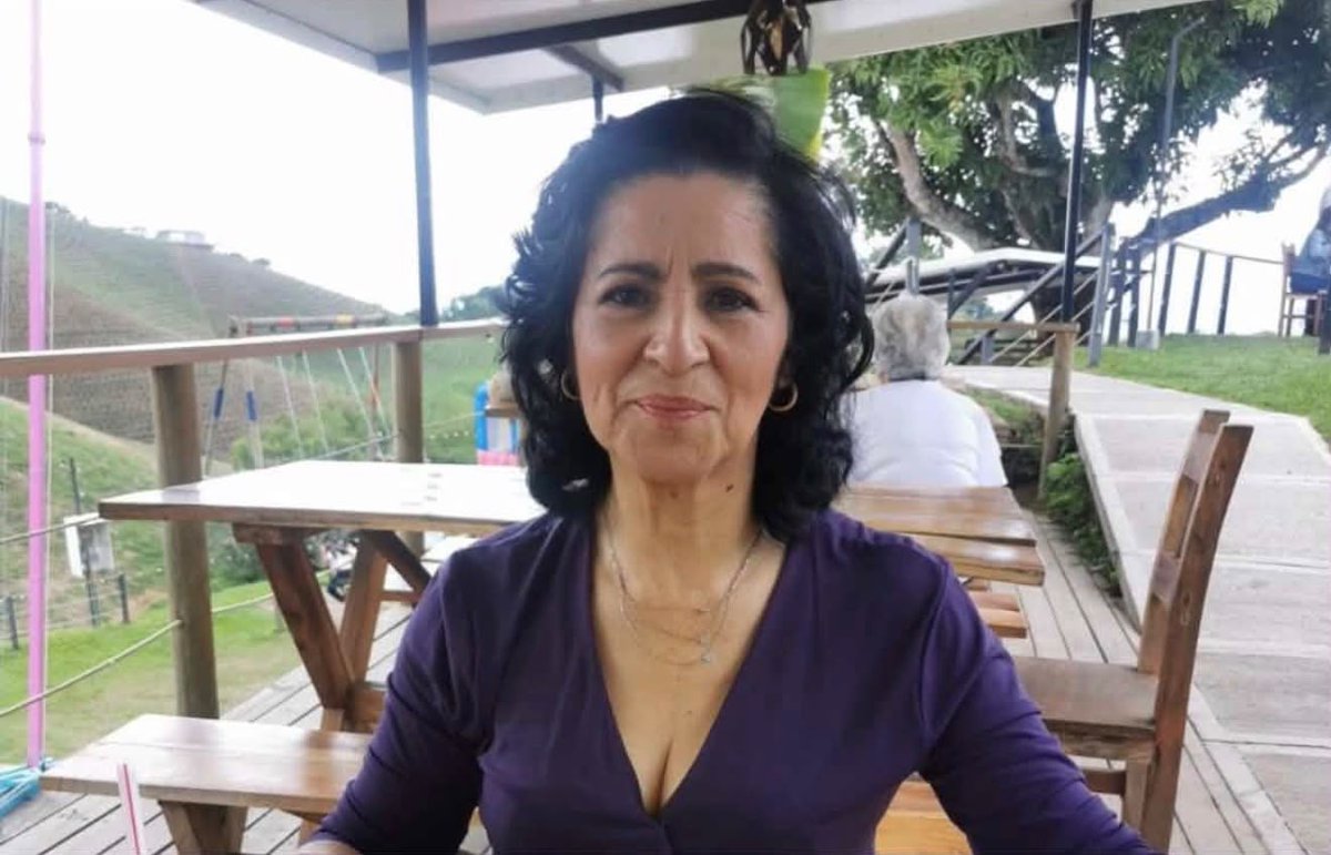 UltimaHoraCR's tweet photo. #ServicioSocial | Doris Amanda se encuentra desaparecida en Pereira, tras el terremoto. 

Según sus familiares, se encuentra en compañía de su hijo, una persona en condición de discapacidad. 

La última información disponible los ubica en el kilómetro 6 de la vía Pereira–Armenia, en el condominio Topanga 2, casa 5, en Pereira.

Si conoce información de su paradero, por favor comunicarse a estos números: 313 8612001 y 320 2085462