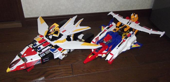 goriladder's tweet photo. オレが合体飛行機が好きなのも多分 克司の影響…

しかし五連合体作戦は持って無いし高くてもう買えない…
今ウチにある玩具達も高いお金は使ったけど
今ほど高くないギリ出しても良い金額の頃に買えた物達ばかりだから
サスガに今の金額は出せない… https://t.co/QWksEOsxMV